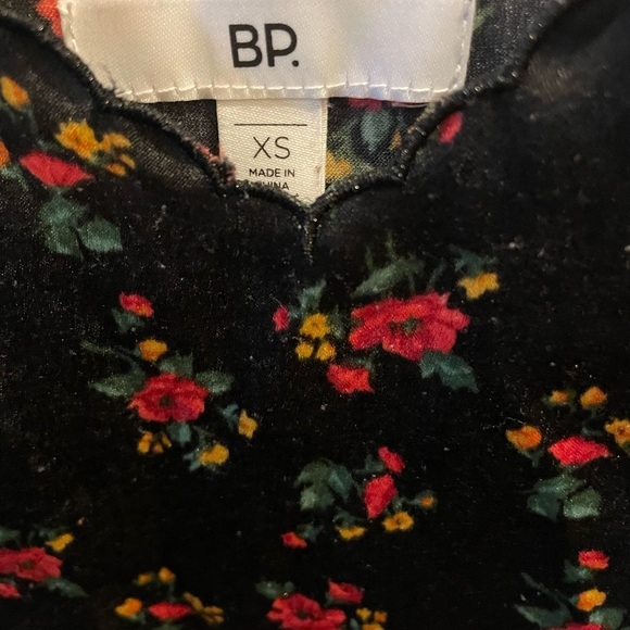 BP Black Floral Scallop Detail Women's Top - Picture 3 of 5